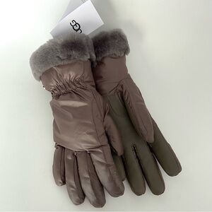 NEW UGG Fontanne Smart Genuine Shearling Trim Gloves Size S/M